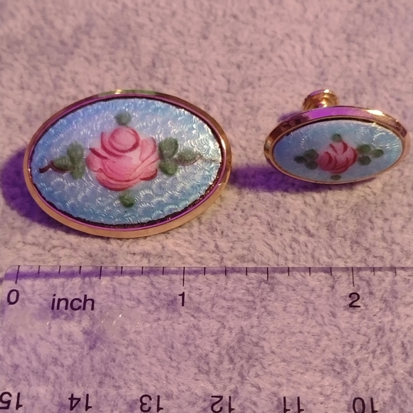 Vtg. Beautiful Guilloche Enamel Rose Brooch Earrings Set - Picture 5 of 9